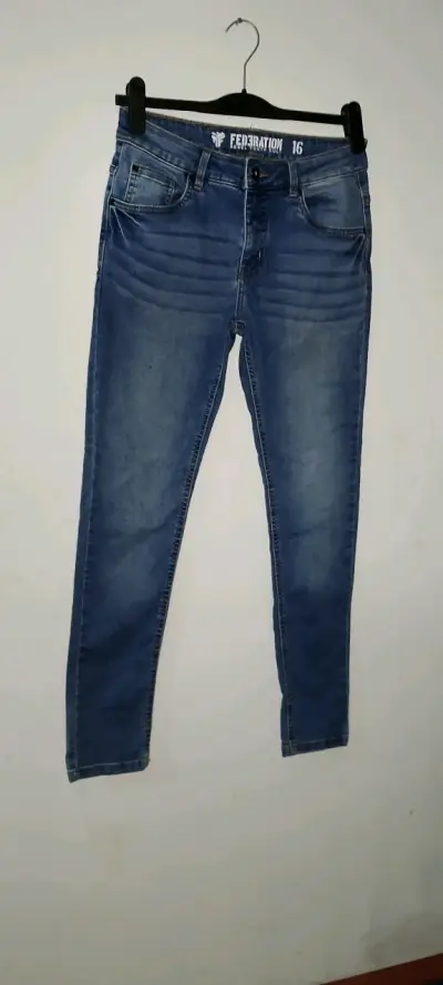Jeans negros desgastados - miniatura 4
