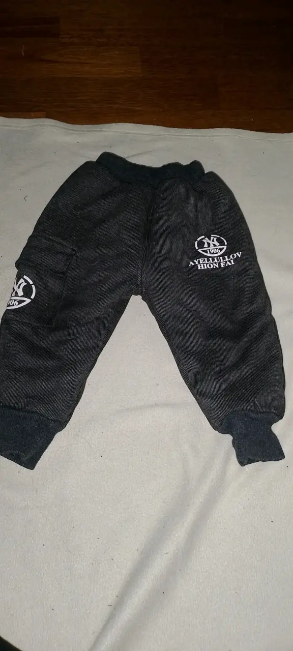 Pantalones de niño oscuros - 1