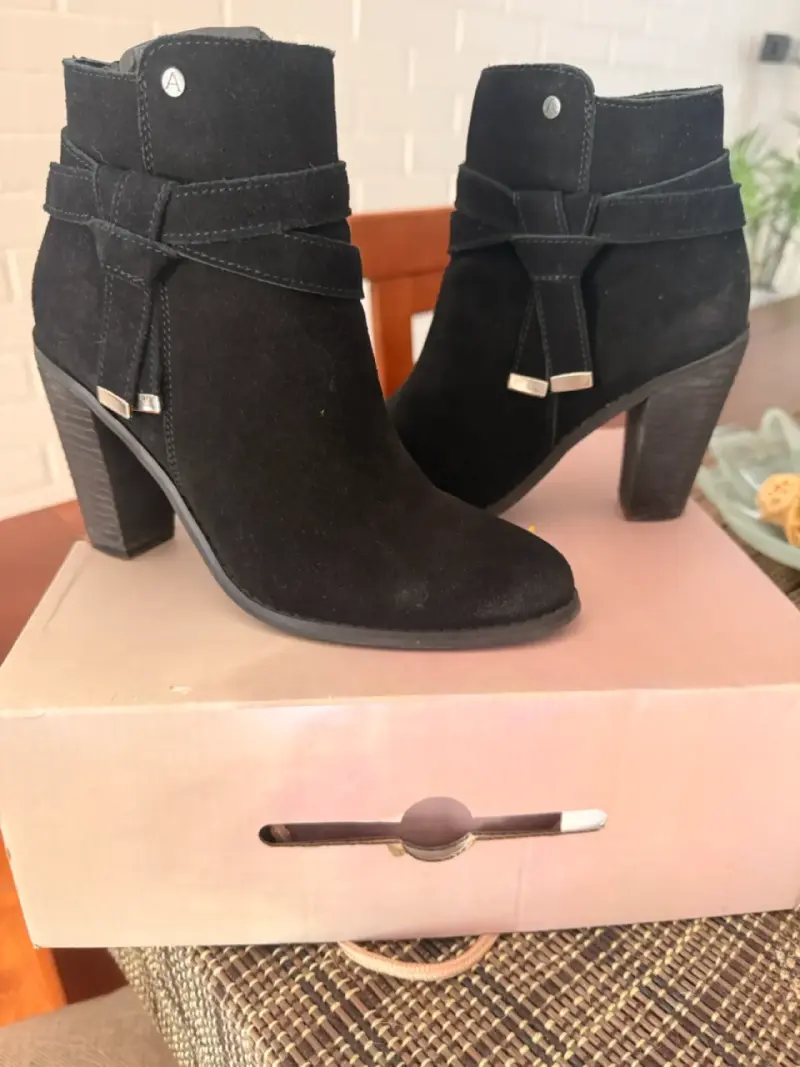 Botines negros de gamuza - 1