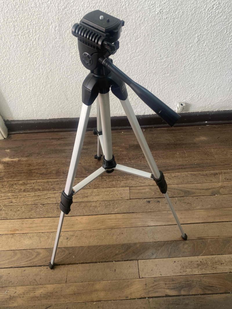 Trípode para cámara ajustable - 1