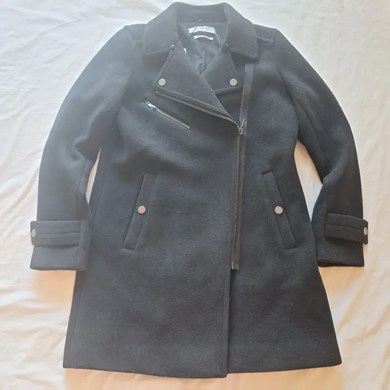 Abrigo negro estilo moto - 1