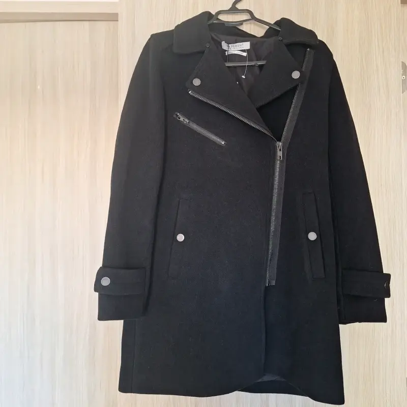 Abrigo negro estilo moto - 2