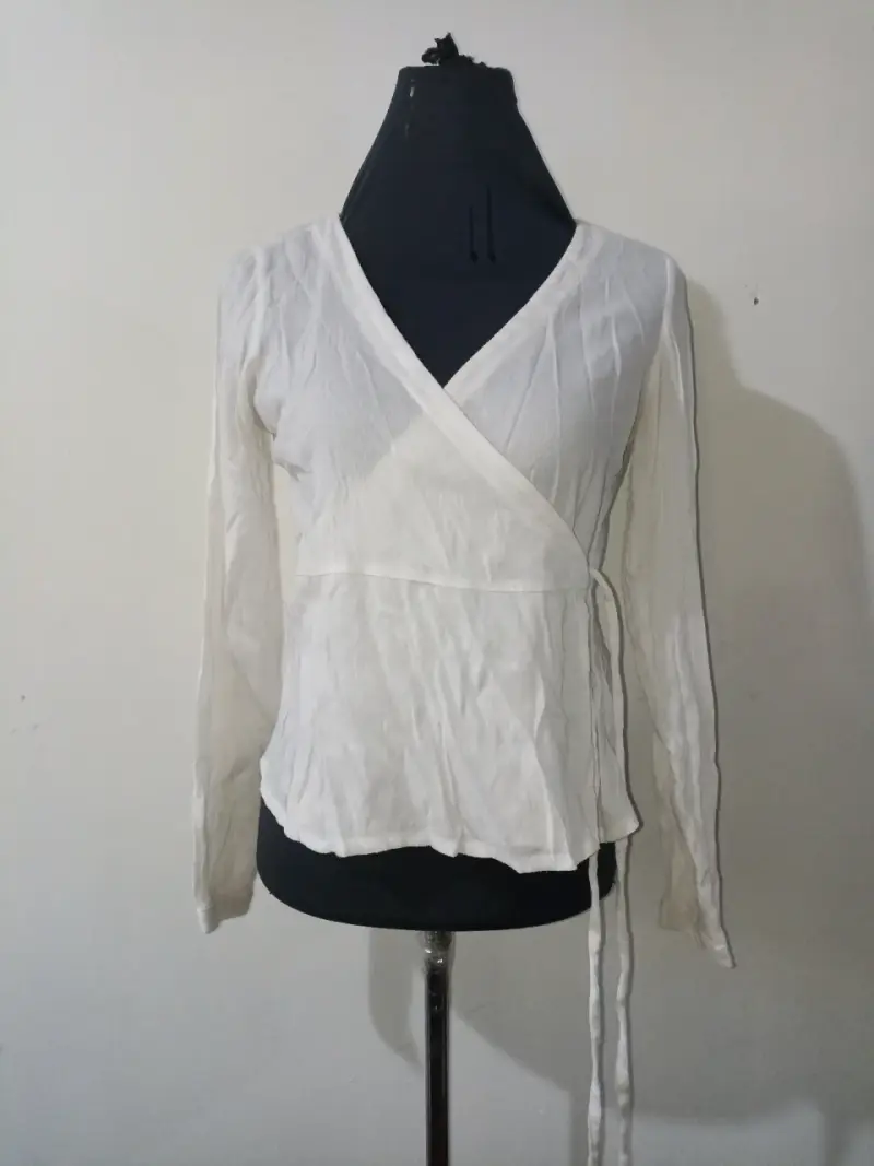 Blusa blanca de manga larga