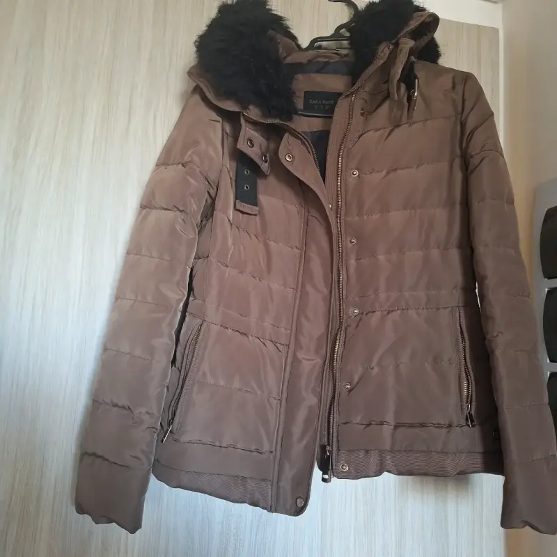Chaqueta acolchada marrón con capucha - 2