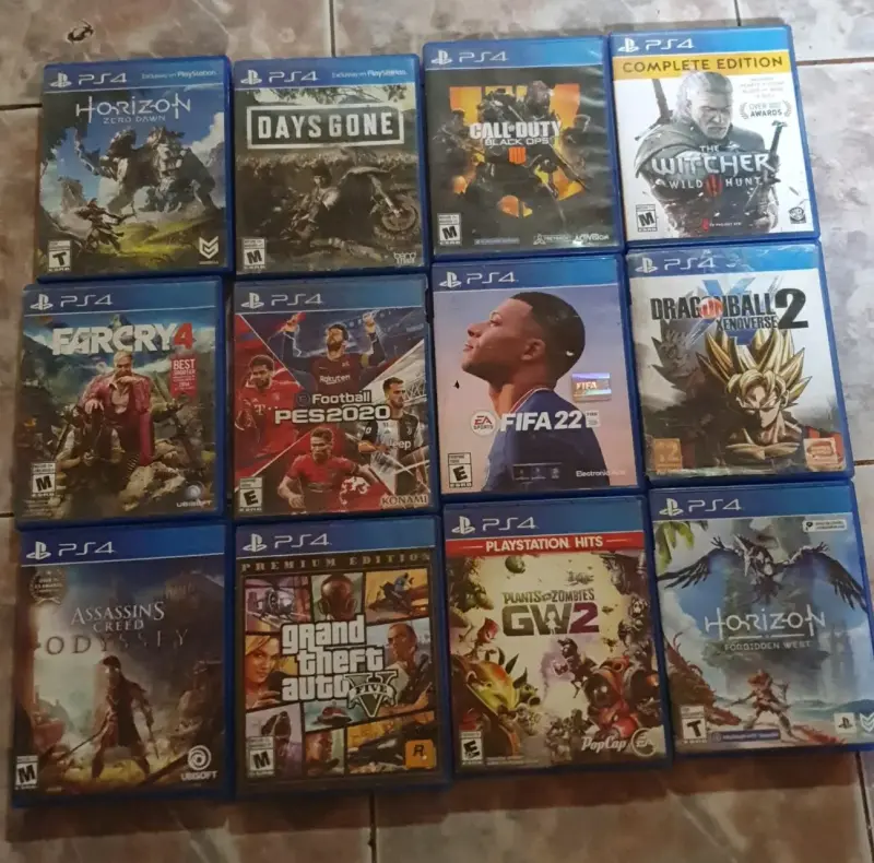 Consola PS4 con controles - 2