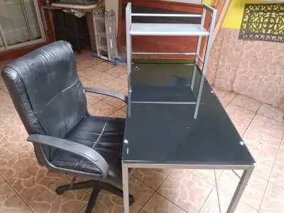 Juego de escritorio con silla negra - miniatura 5