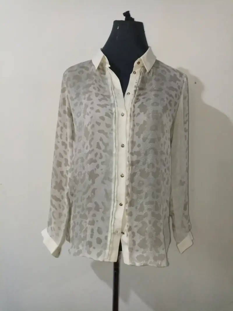 Blusa transparente estampada