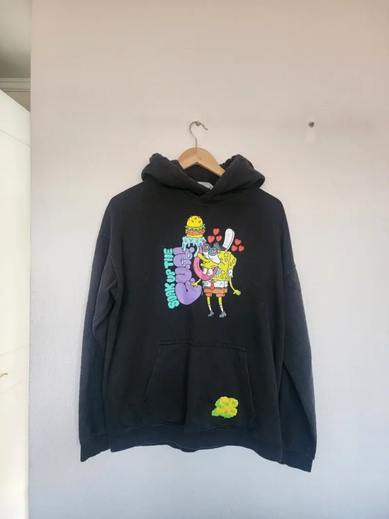 Polerón negro con diseño gráfico Bob esponja - 1