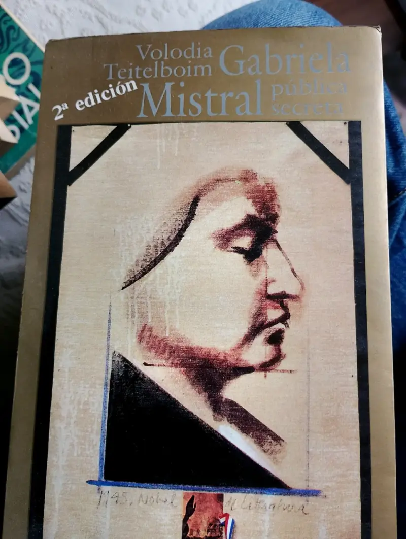 Libro Gabriela Mistral pública secreta - 1
