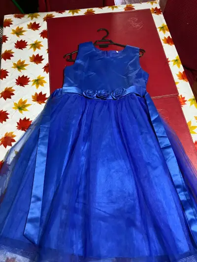 Vestido de niña azul elegante - miniatura 3