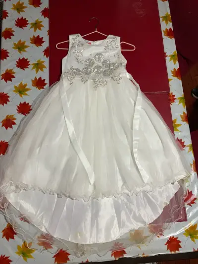 Vestido blanco de fiesta para niña - miniatura 3