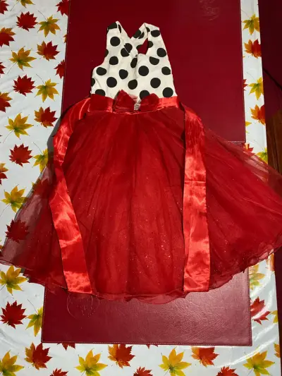 Vestido de niña rojo con lunares - miniatura 3