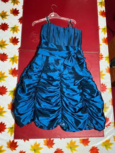Vestido azul elegante - miniatura 4