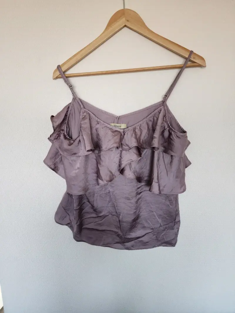Blusa morada con volantes marca TENNIS - 1