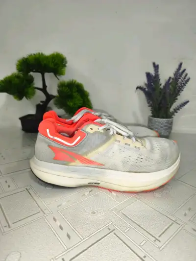 Zapatillas deportivas negras y rosadas - miniatura 2