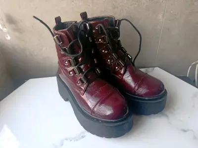 Botines burdeos charol con plataforma - miniatura 2