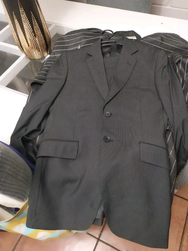Traje formal negro a rayas - 4