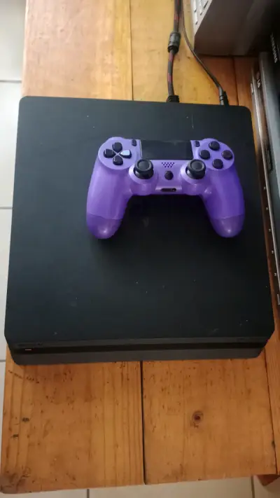 Playstation 4. - 1 terabyte - miniatura 1