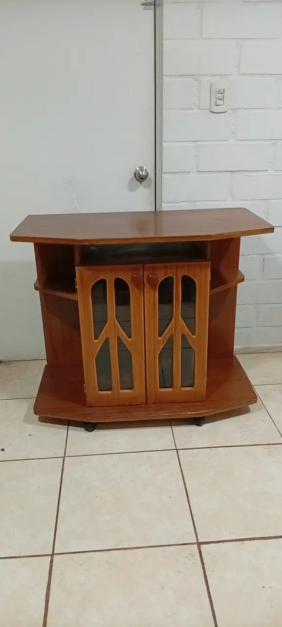 Mueble de madera para TV - 1