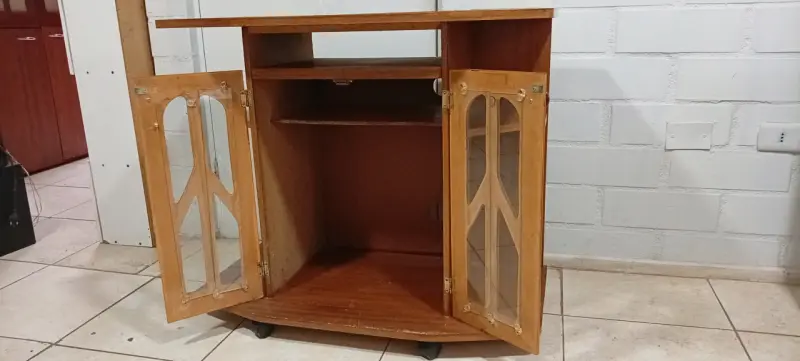 Mueble de madera para TV - 2
