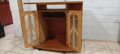 Mueble de madera para TV - miniatura 2