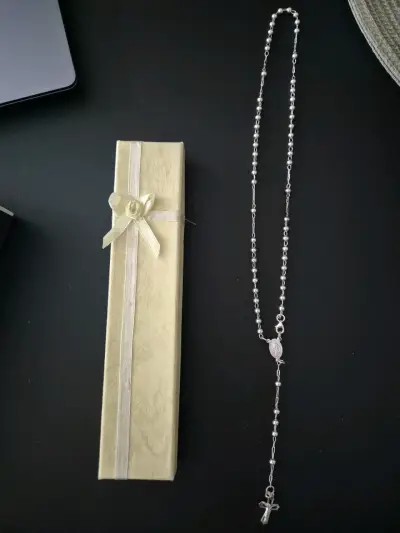 Collar de rosario plateado - miniatura 1