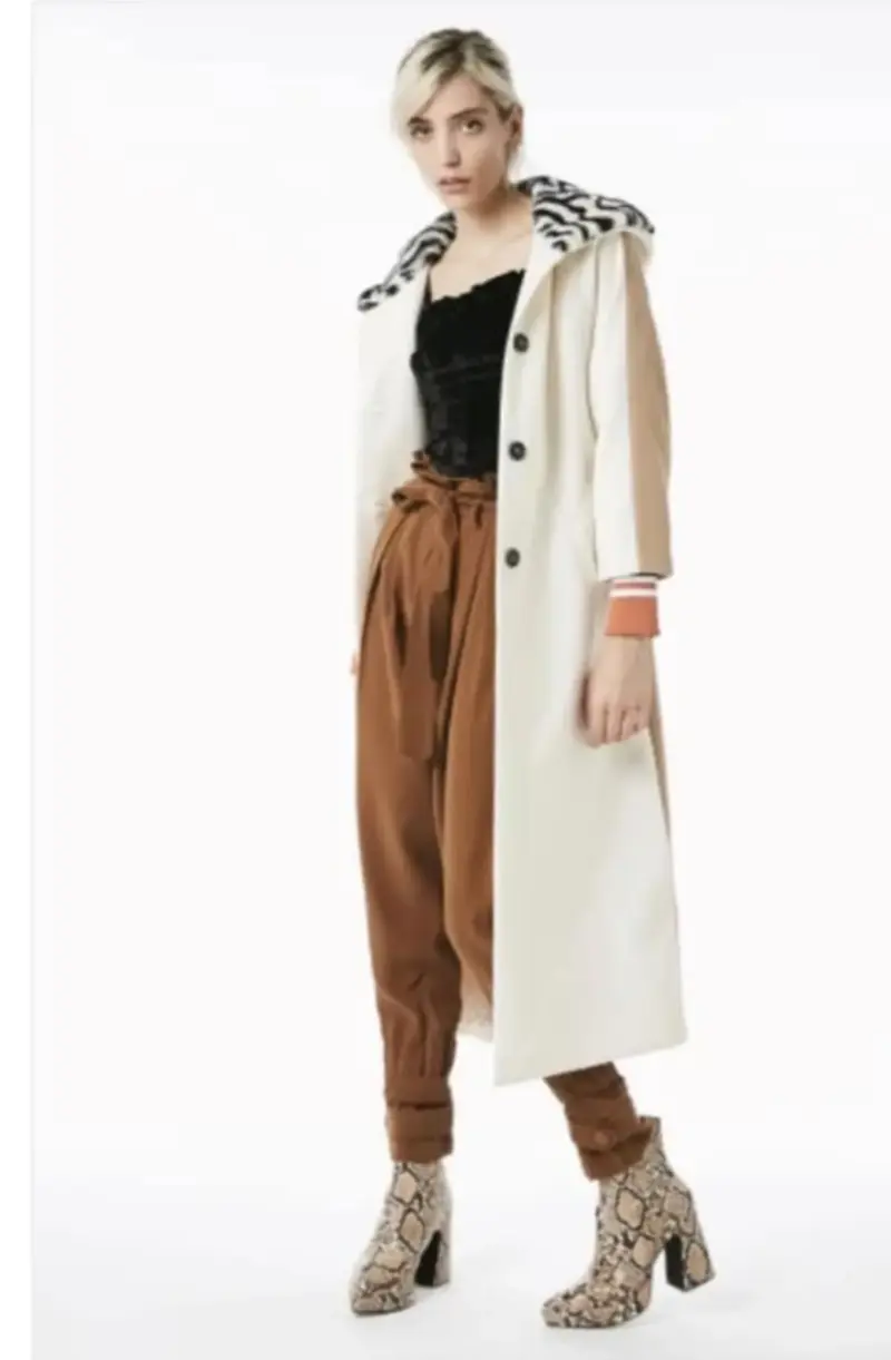 Abrigo largo con capucha beige - 2