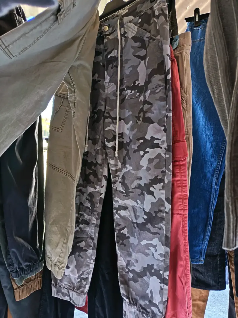 Pantalones deportivos Champion y Under Armour - 3