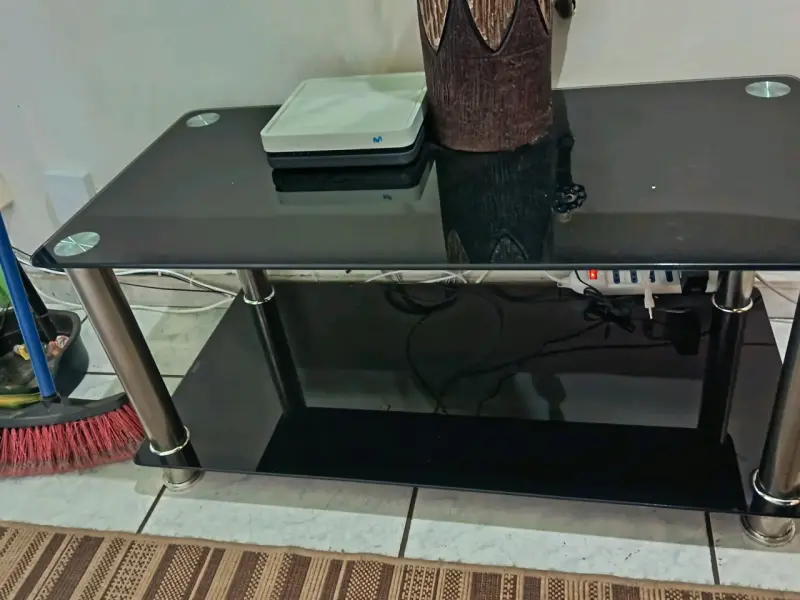 Mesa de centro negra con cristal - 1