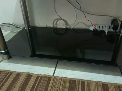 Mesa de centro negra con cristal - miniatura 2