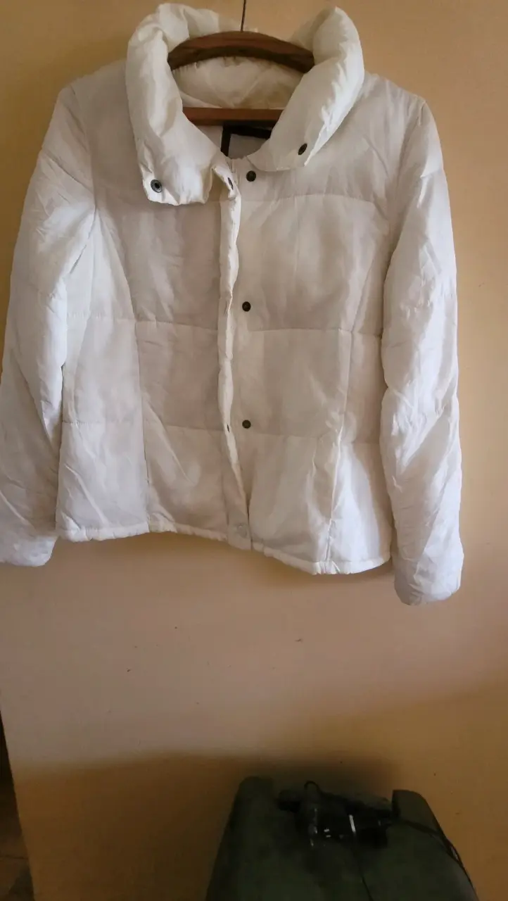 Chaqueta blanca acolchada