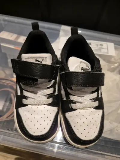 Zapatillas infantiles blancas y negras - miniatura 2