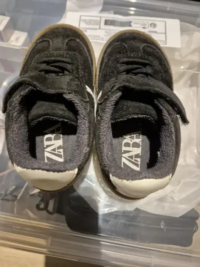 Zapatillas negras infantiles talla 21 - miniatura 2