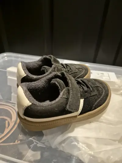 Zapatillas negras infantiles talla 21 - miniatura 3