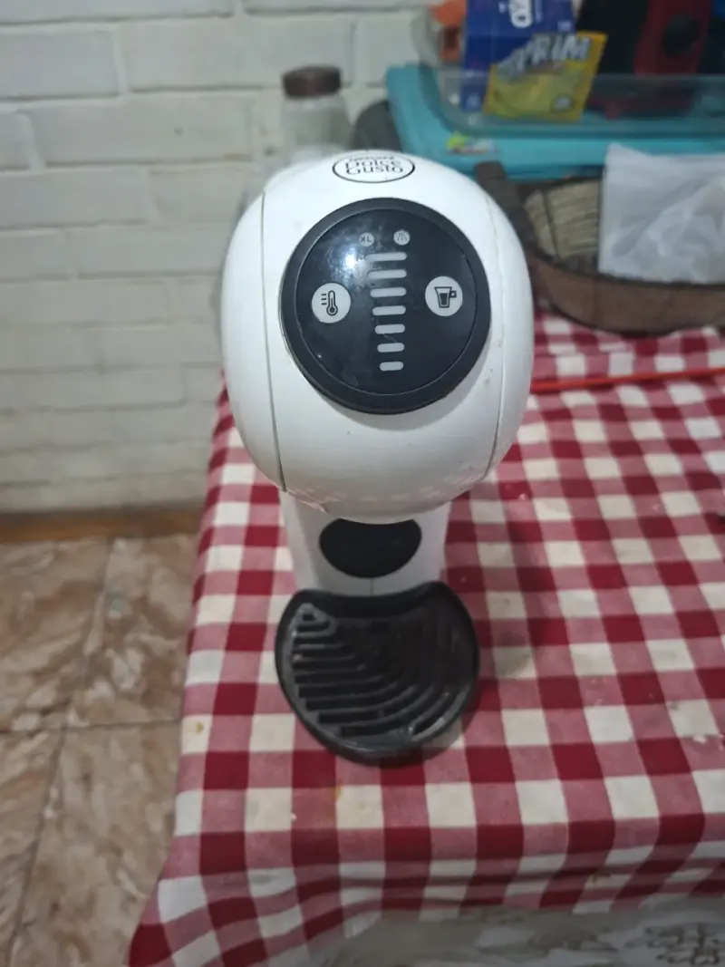 Cafetera Dolce Gusto blanca