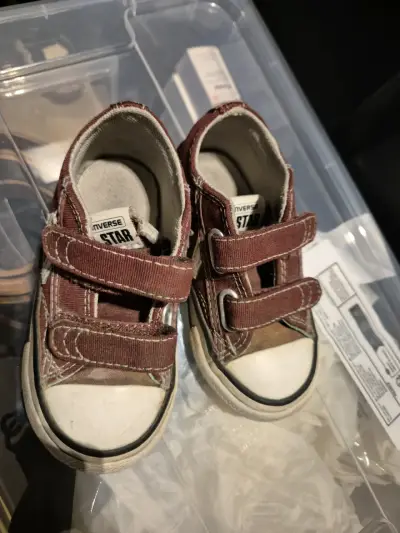 Zapatillas infantiles burdeo con velcrotalla 22 - miniatura 2