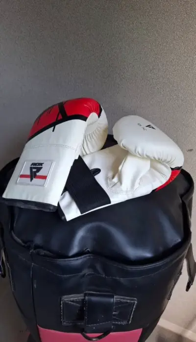 Saco de boxeo RDX con guantes - miniatura 5