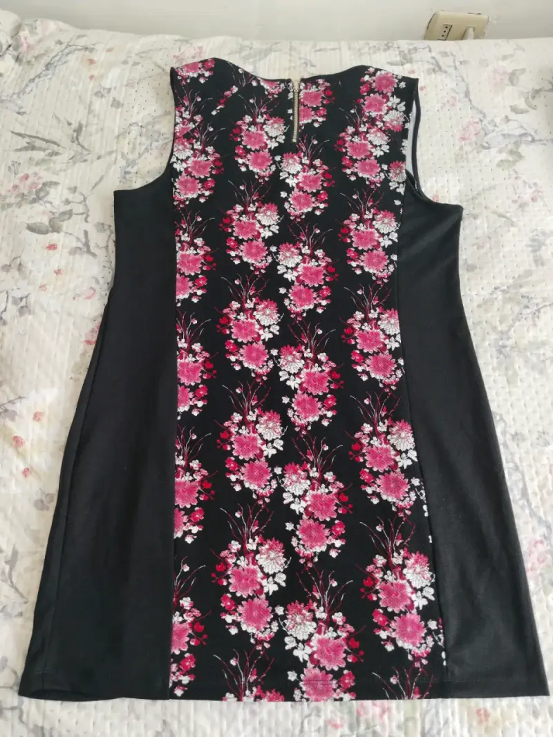 Vestido negro con flores rojas - 3