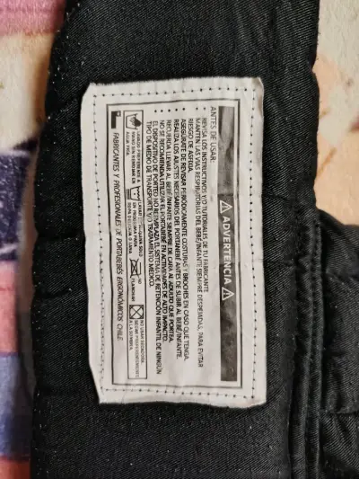 Mochila portabebé negra estampada - miniatura 4