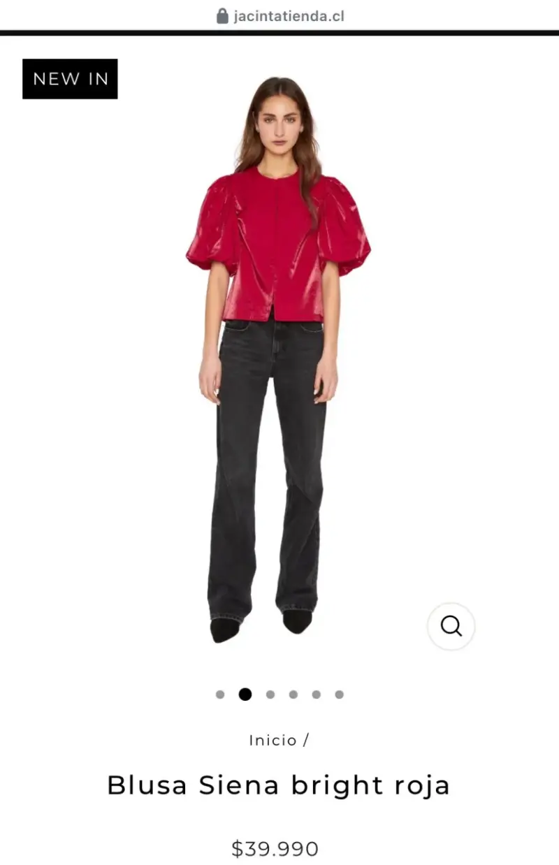 Blusa roja con mangas abullonadas