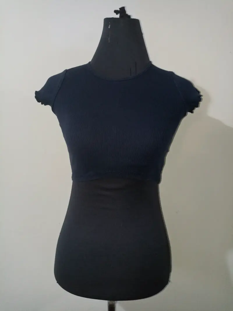 Polera corta negra