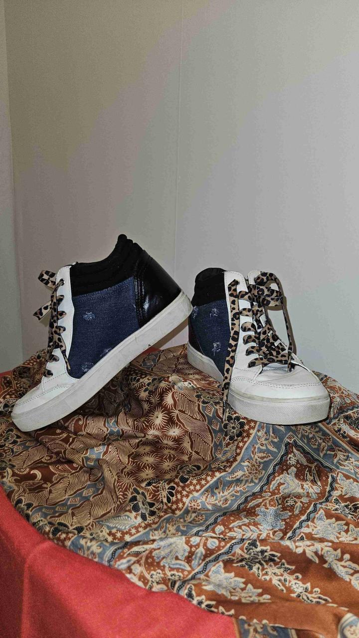Zapatillas altas blanco y negro - 1