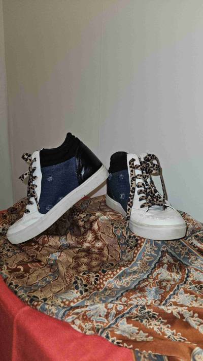 Zapatillas altas blanco y negro - miniatura 1