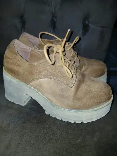 Zapatos de plataforma marrones - miniatura 1