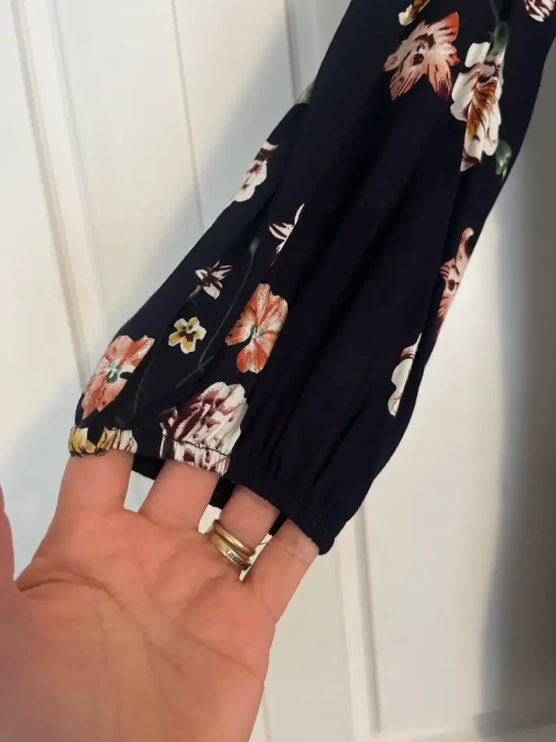 Vestido floral negro con encaje - 3