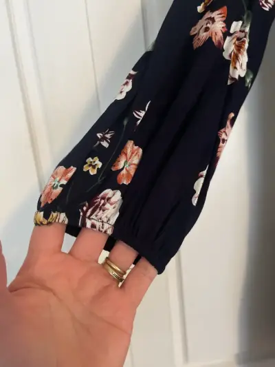Vestido floral negro con encaje - miniatura 3