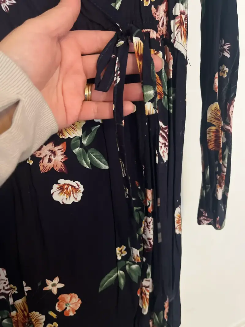 Vestido floral negro con encaje - 4