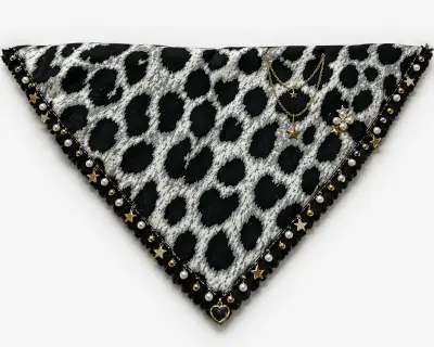 Pañuelo animal print con adornos - miniatura 1