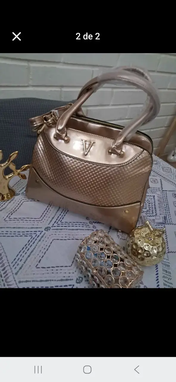Bolso dorado estructurado