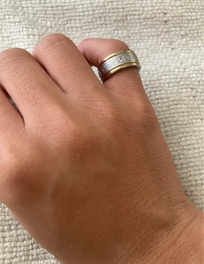 Anillo dorado y plateado
